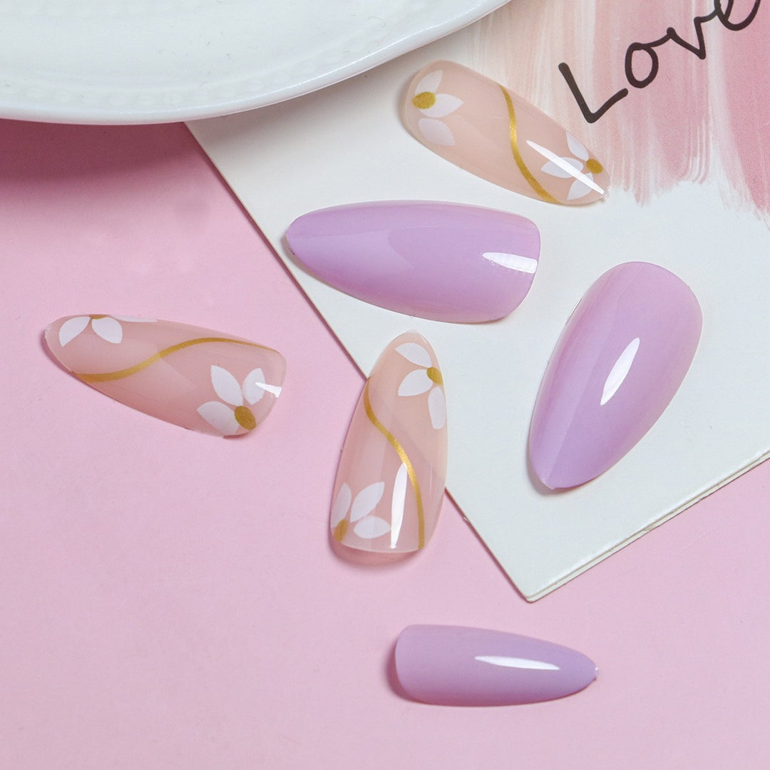Kreatives Press-On Nageldesign Karnz