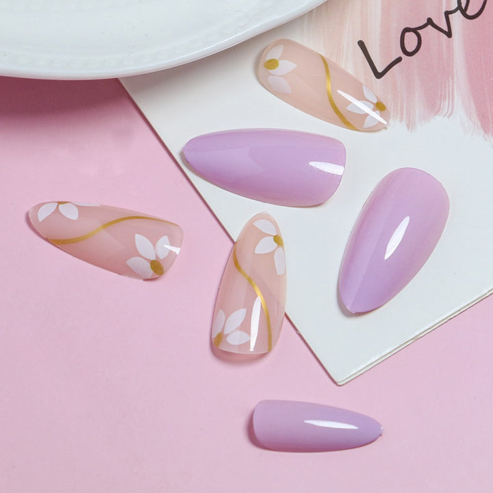 Kreatives Press-On Nageldesign Karnz