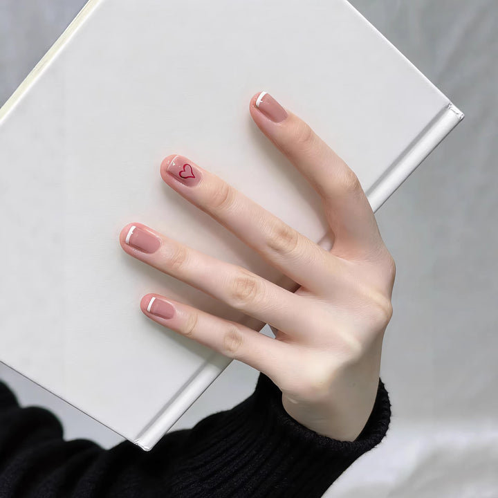 Elegantes Press-On-Nagelkunst-Set mit Herzdesign