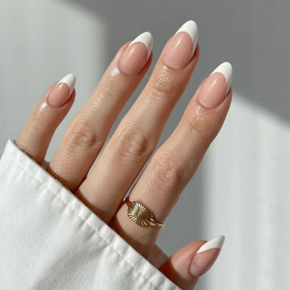 Elegante French Maniküre Kunstnägel Karnz