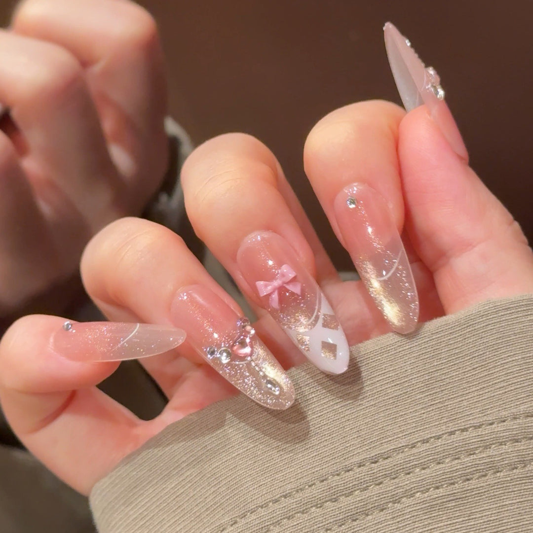 Elegante dekorative Nagelkunstverlängerungen Karnz