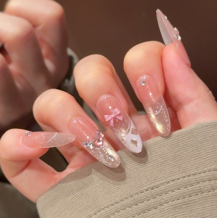 Elegante dekorative Nagelkunstverlängerungen Karnz