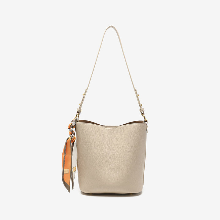 Texturierte Leder-Eimer-Tasche Karnz