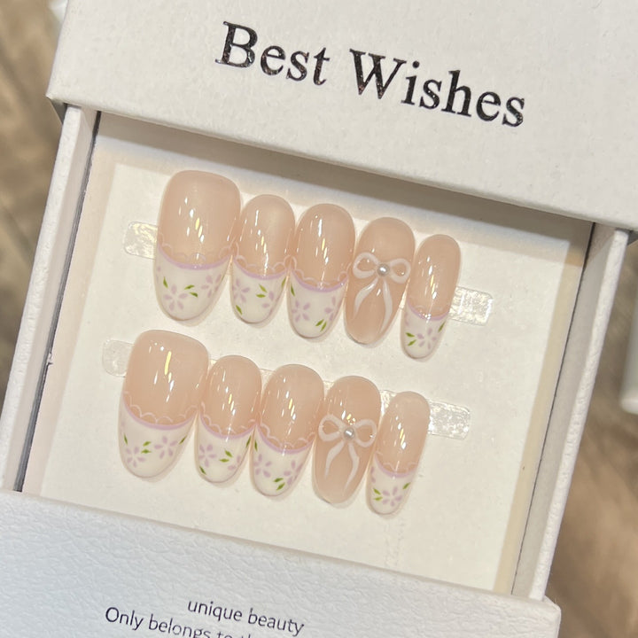 Dekoratives Press-On Nagelset mit floralem Schleifen-Design Karnz