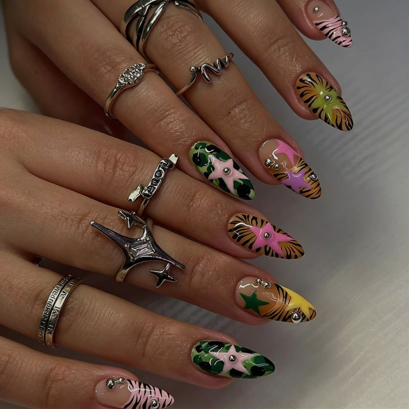 Kreatives Kunstnagelset Karnz
