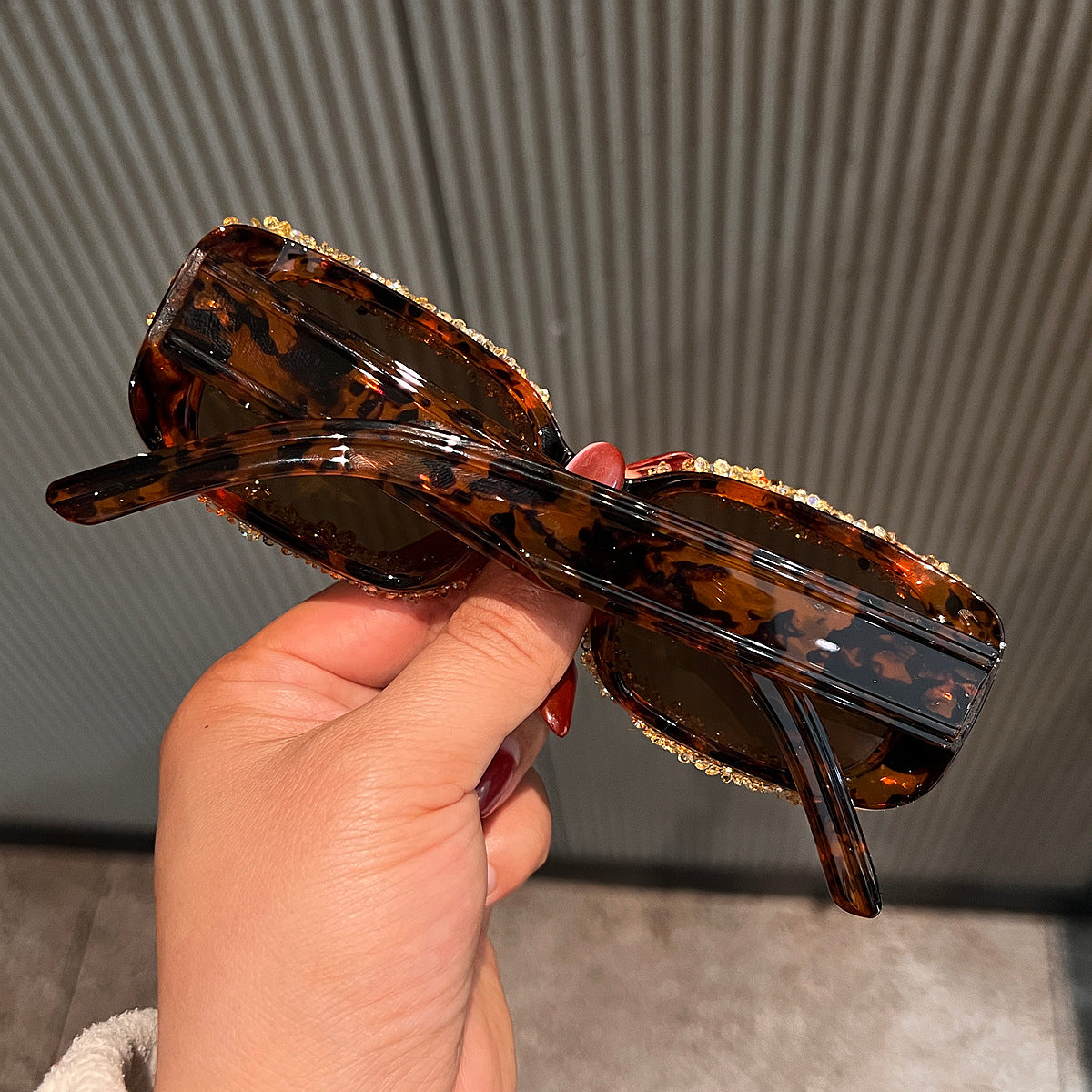 Damen Sonnenbrille mit luxuriösem Kristallrahmen Karnz