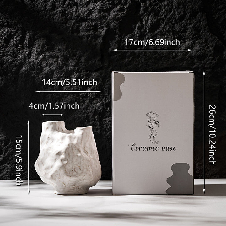 Hand-extrapolierte organisch strukturierte keramische skulpturale Knospenvase mit asymmetrischer gezackter Kante