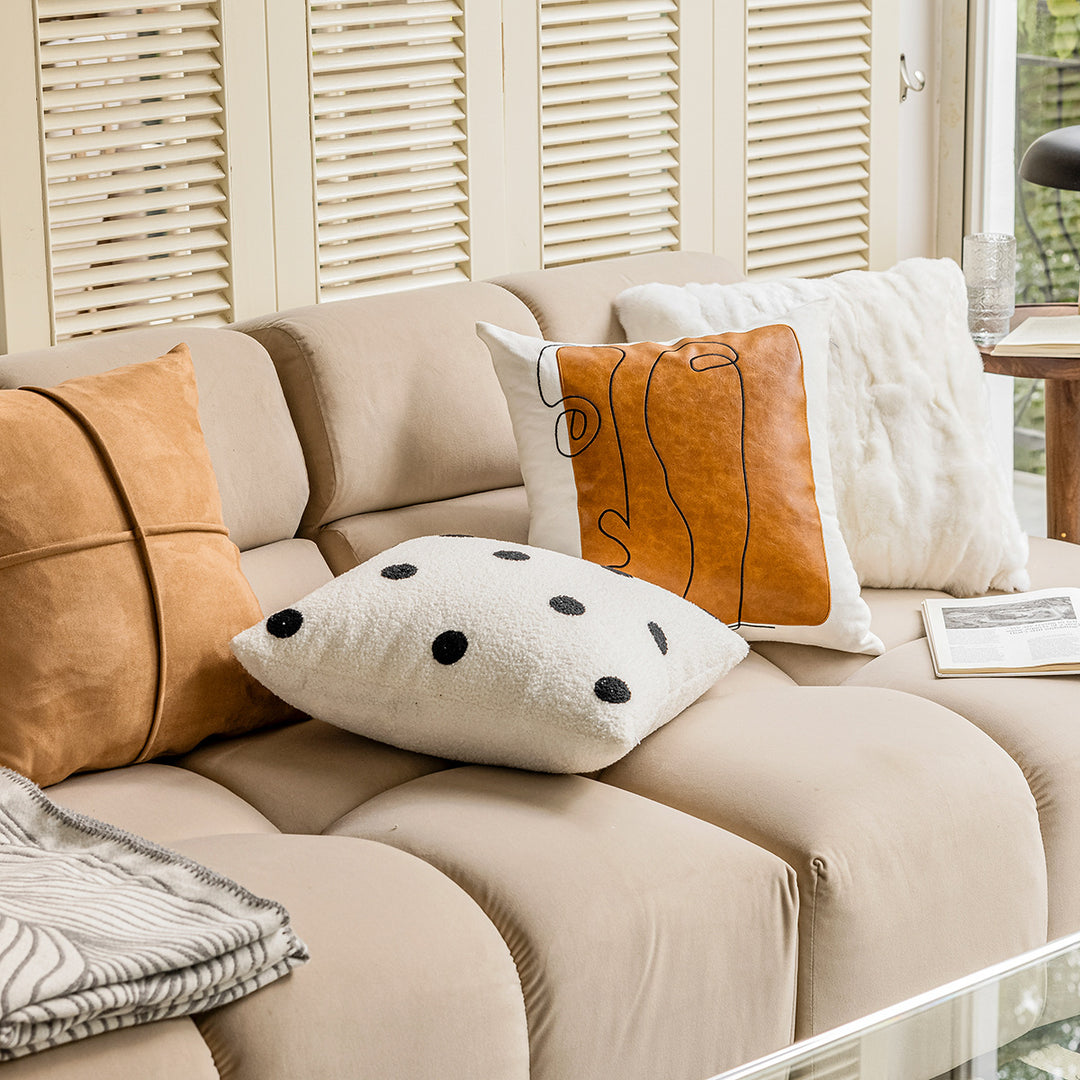 Kuschelkissen mit luxuriösem Fellbezug