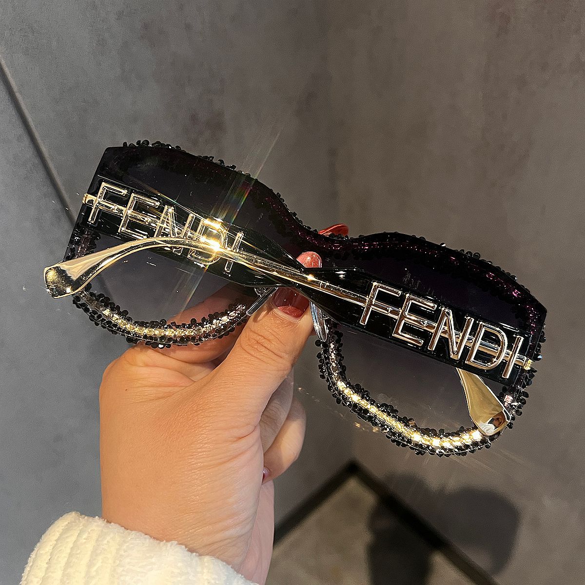 Damen Glamouröse Sonnenbrille mit auffälligem Kristallrahmen Karnz