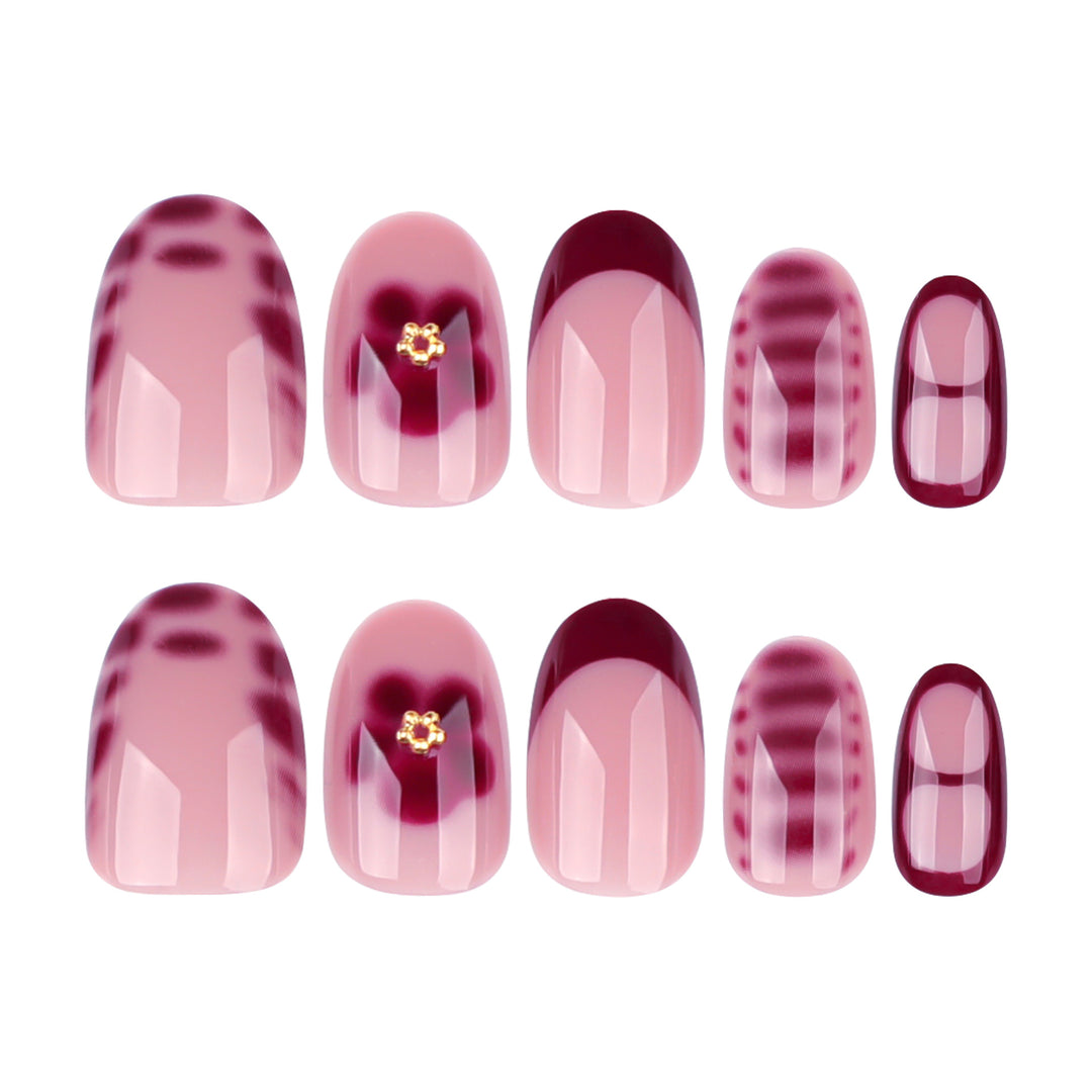 Elegante Kunstnagelgestaltung mit floralem Design Karnz
