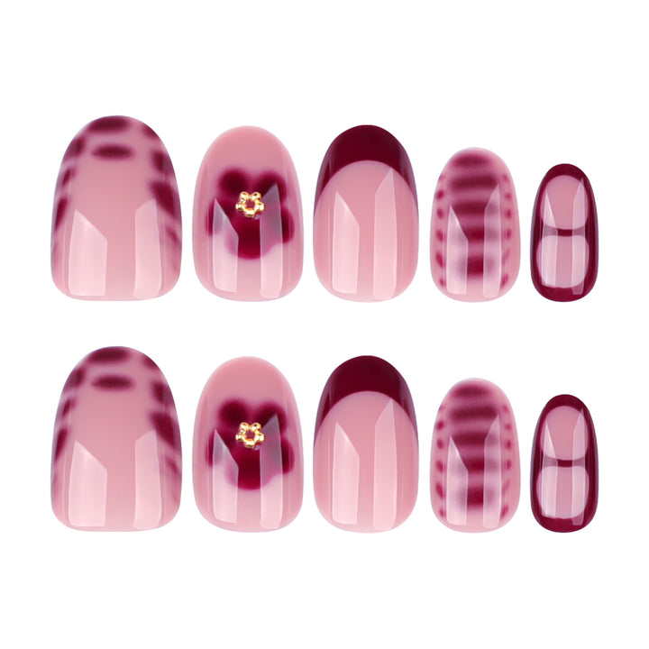 Elegante Kunstnagelgestaltung mit floralem Design Karnz