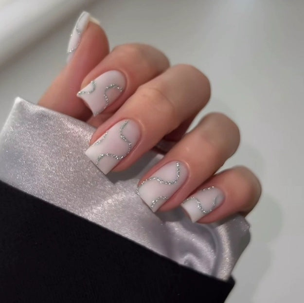 Elegante Gel-Maniküre Karnz