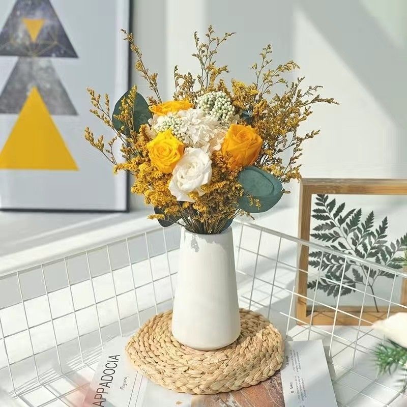 Elegante dekorative Schein- Blumenanordnung