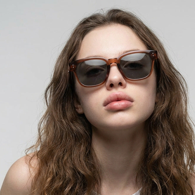 Damen quadratische Sonnenbrille mit komfortablem Sitz und stilvollem Design Karnz