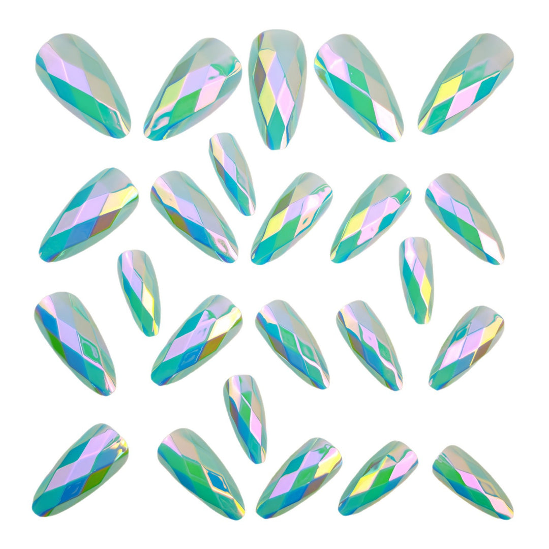 Kunstnägel mit Facettiertem Glitzerdesign Karnz