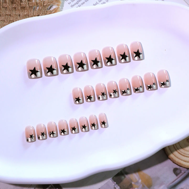 Funkelnde Nagelkunst mit Sternen und Glitzer akzenten Karnz