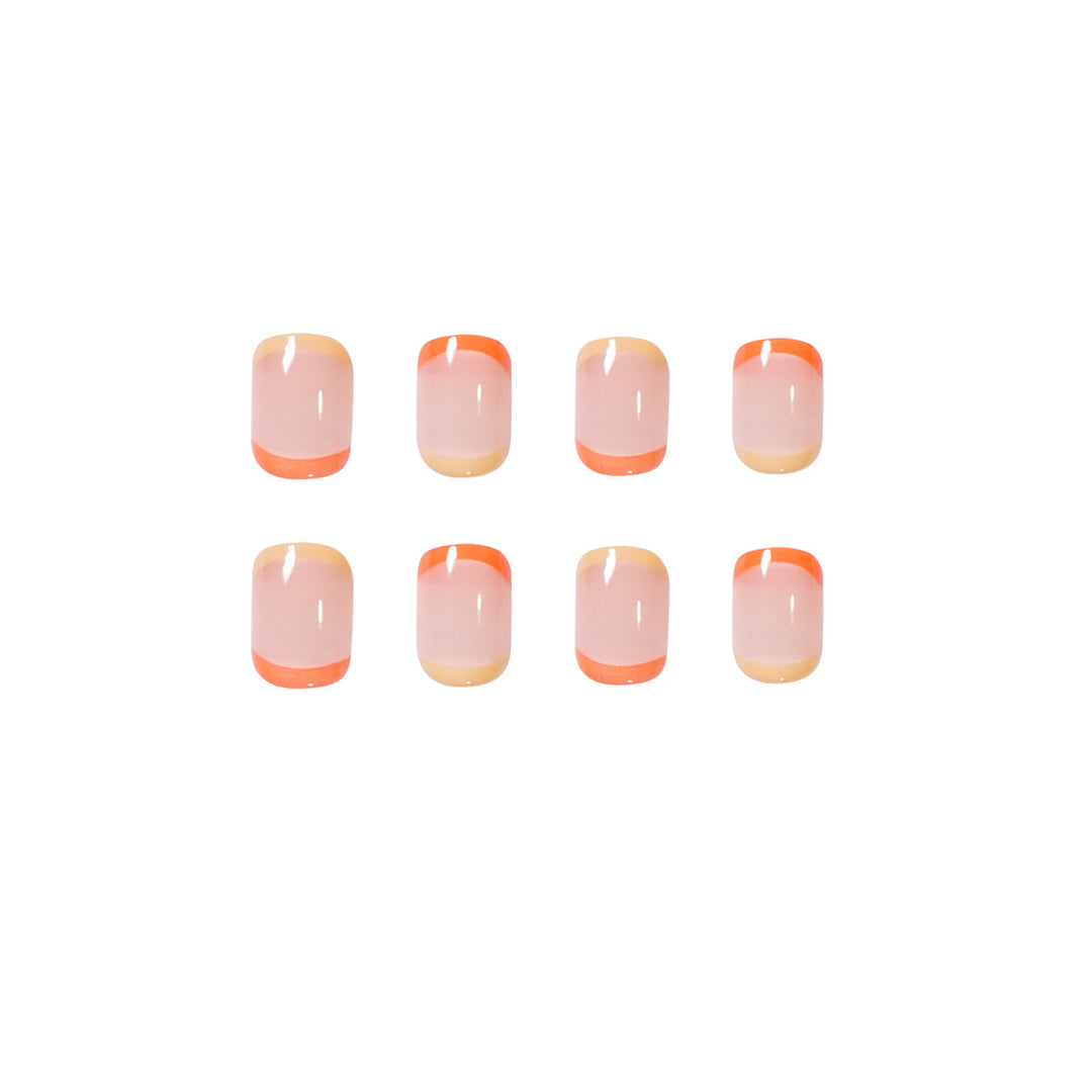 Elegante Nagelkunst mit leuchtenden Spitzen Karnz