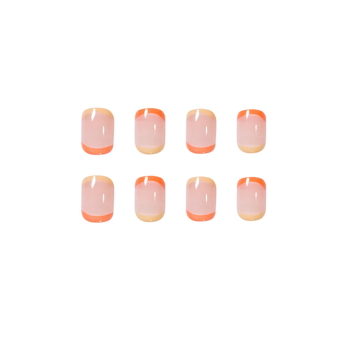 Elegante Nagelkunst mit leuchtenden Spitzen Karnz