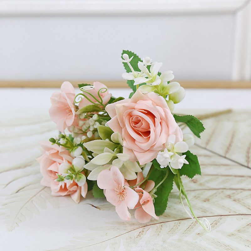 Dekorative Blumenarrangements für die Wohnkultur