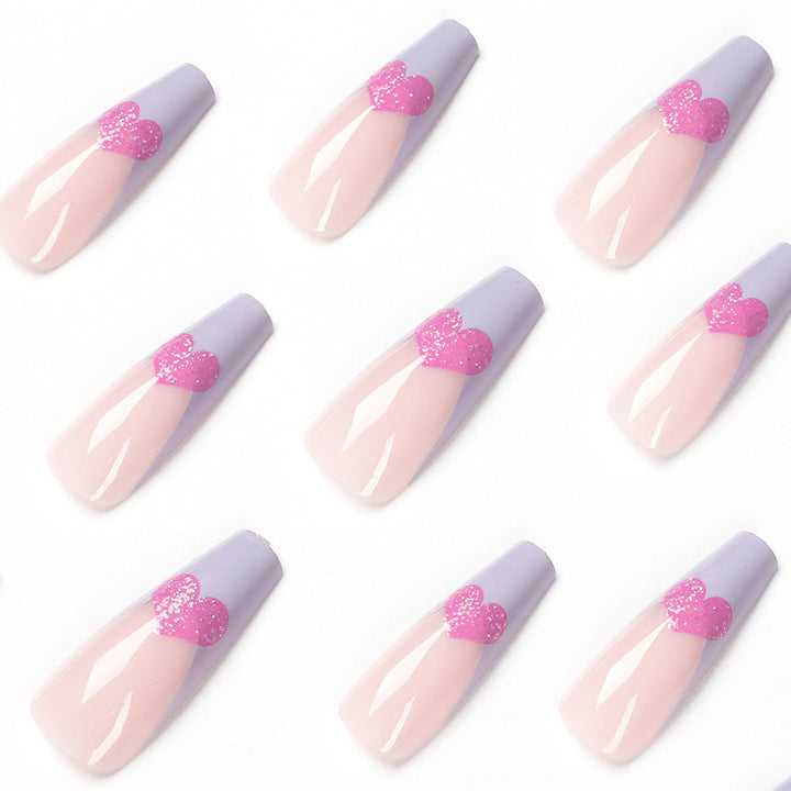 Kunstvolle Stiletto-Nägel mit bunten Herzmotiven Karnz