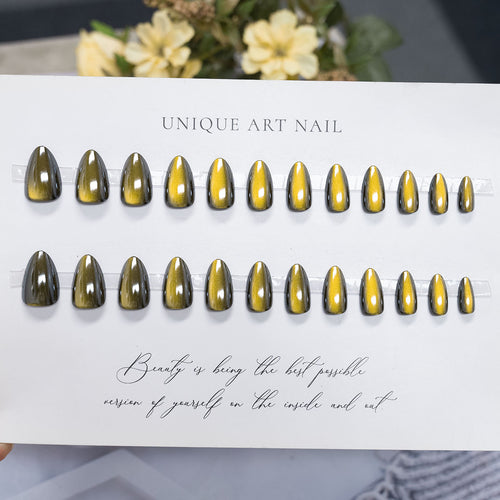 Stylische Druck-Nagelkollektion
