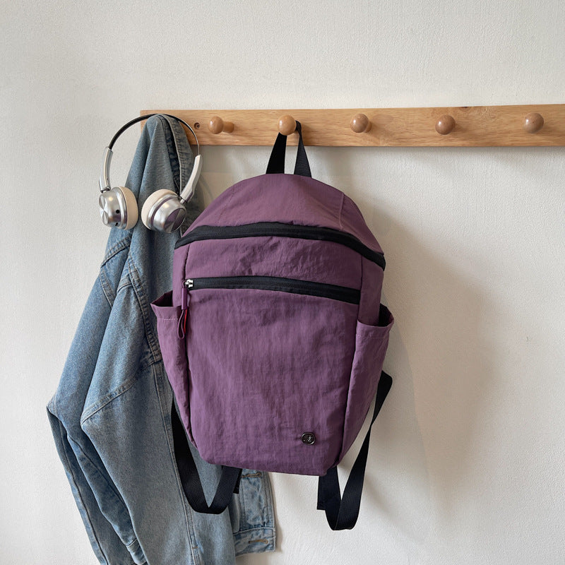 Moderner minimalistischer Rucksack für Reisen