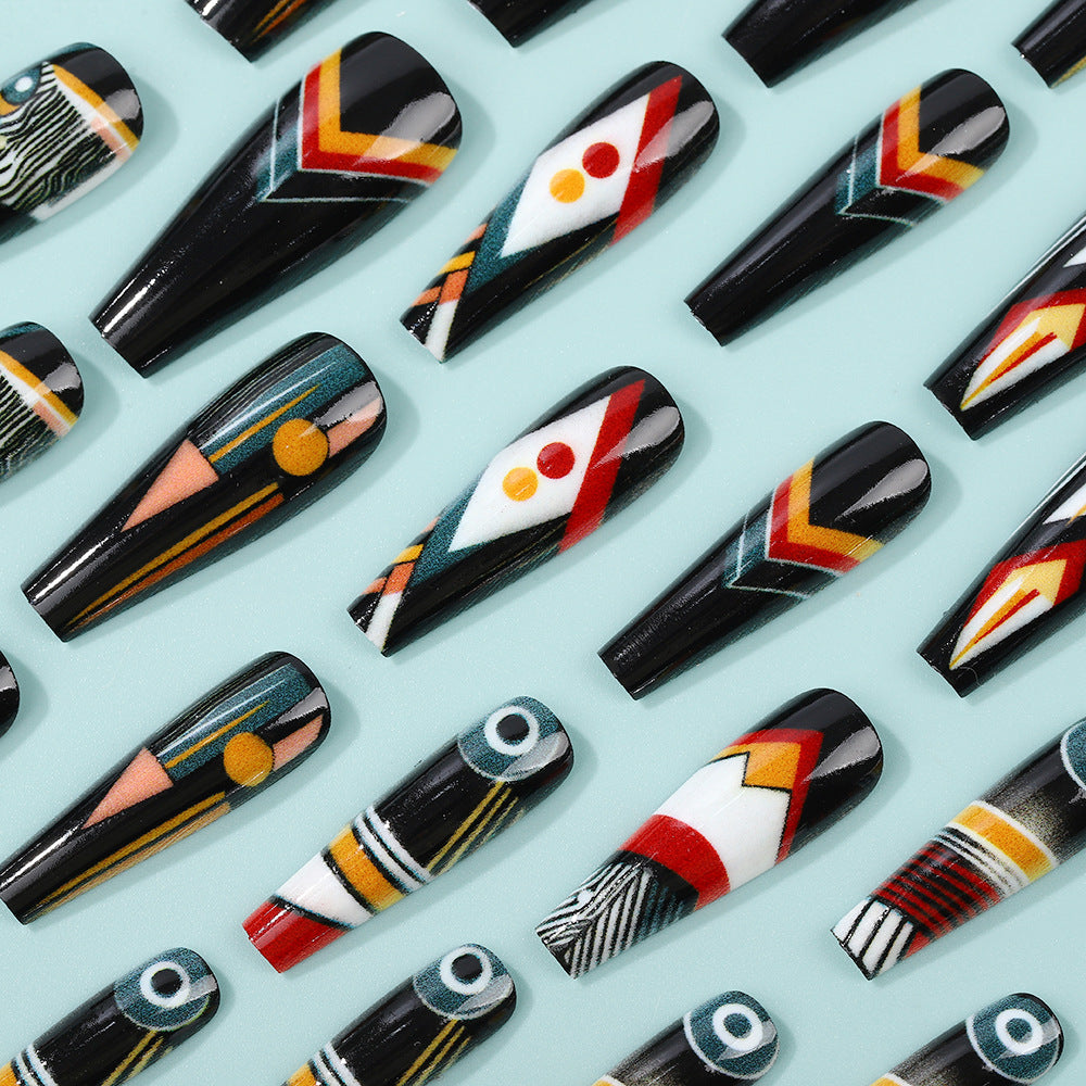 Kunstnägel mit kreativem Tribal-Design Karnz