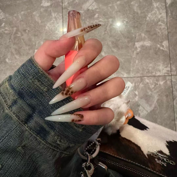 Künstlerische Lange Stiletto-Nagelverzierungen Karnz
