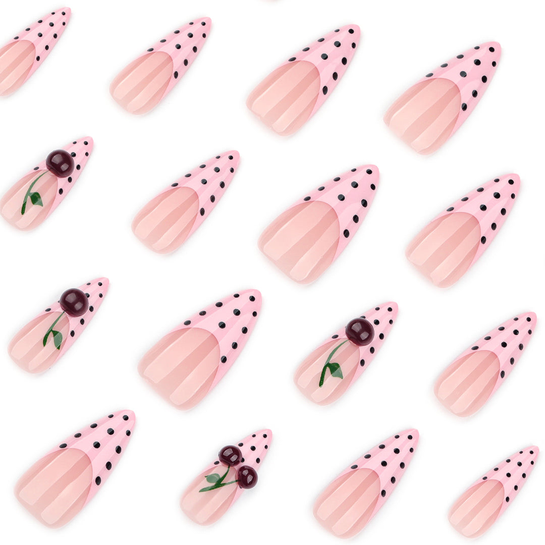 Künstliche Nagelkunst im fröhlichen Kirsch-Design Karnz