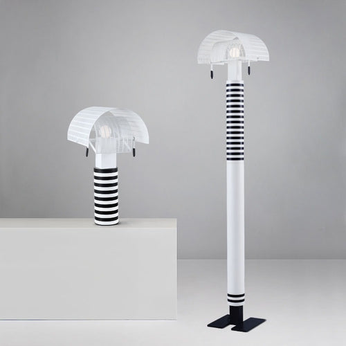 Moderne dekorative Tischlampe mit gestreiftem Fuß