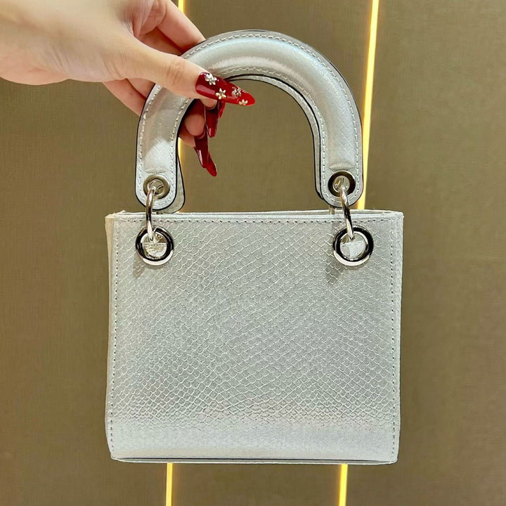 Stylische Schlangenleder-texturierte Handtasche