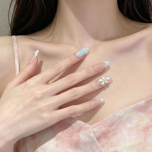 Elegantes Press-On-Nägeln Kunstset mit floralem und Ombre-Design Karnz