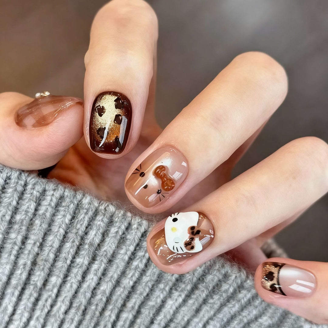 Glamouröse Kunstnagelspitzen mit 3D-Blüten- und Kristallverzierungen Karnz