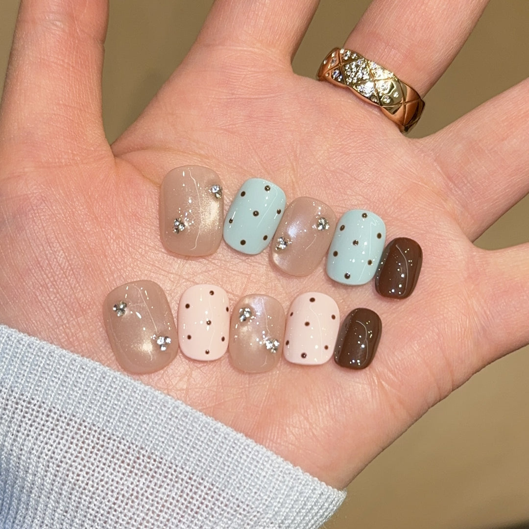 Kunstnägel mit Strass und Glitzer Karnz