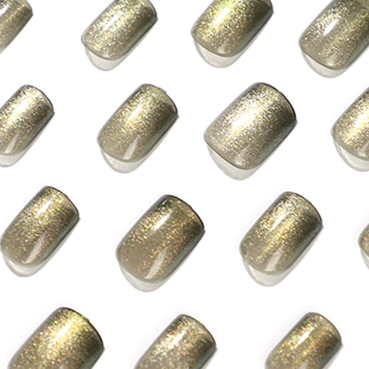 Kunstvolle Nagelverlängerungen mit Glitzer- und Ombre-Effekt Karnz