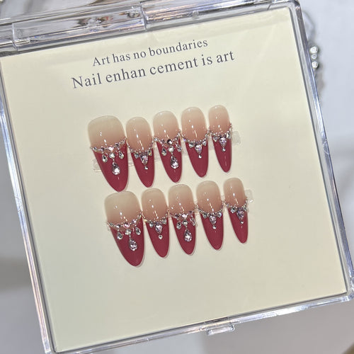 Glamouröse Stiletto-Press-On-Nägel mit Strassakzenten