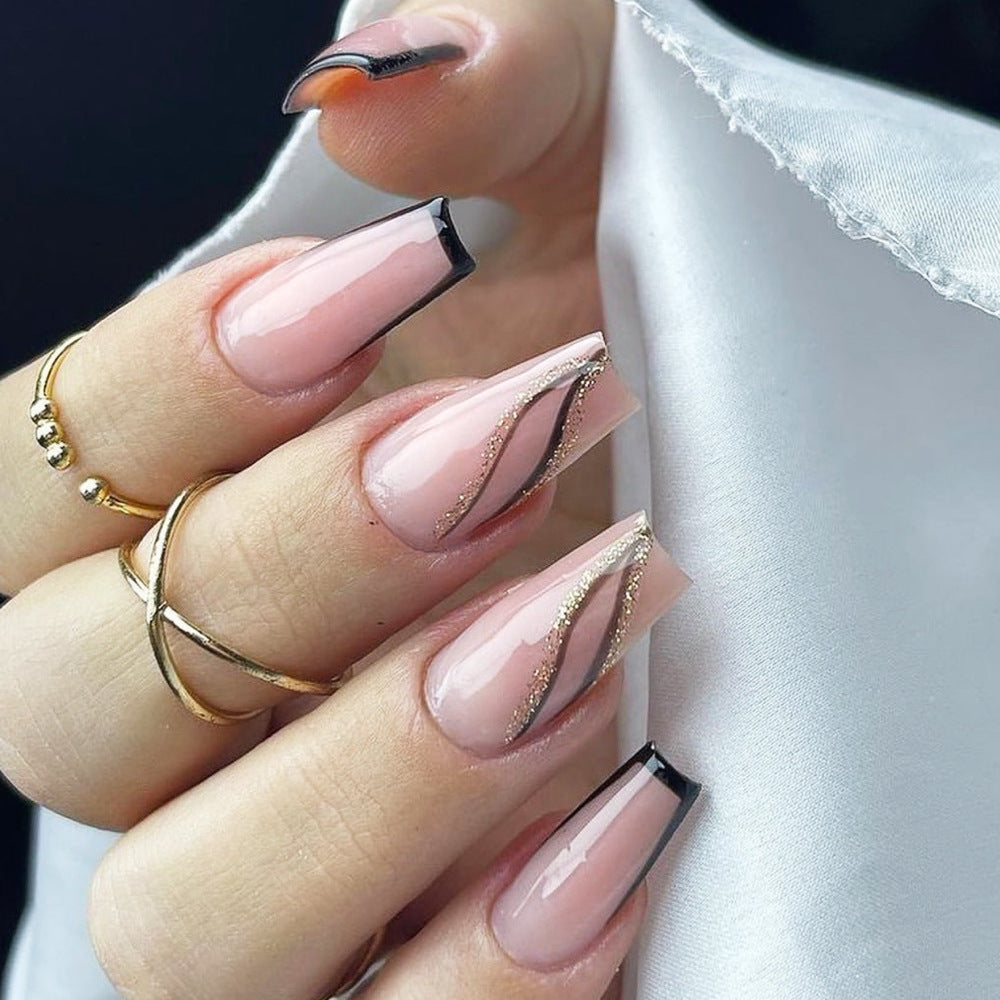 Kunstvolle Nagelverlängerungen mit elegantem Design Karnz