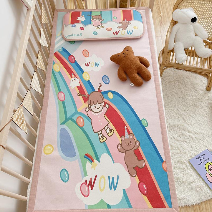 Gepolsterte Baby-Krippenauflage mit Gute‑Nacht-Print, rutschfester Unterseite und abwischbarem Bezug