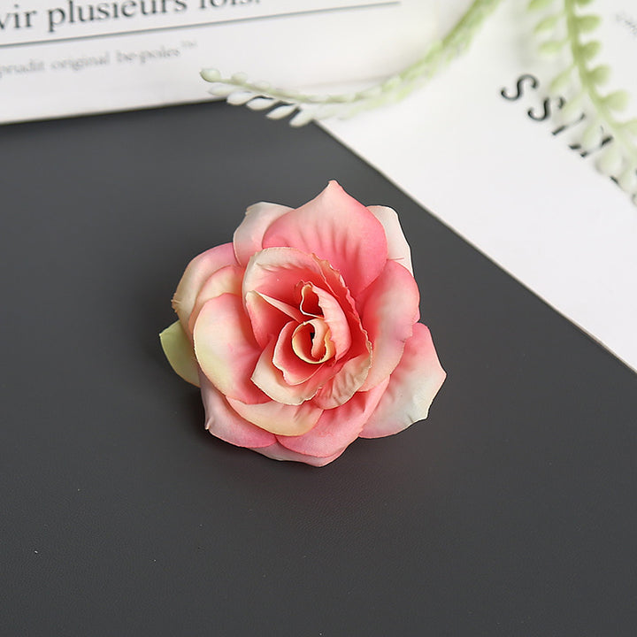 Blumenbrosche für dekorative Zwecke und Anzeige