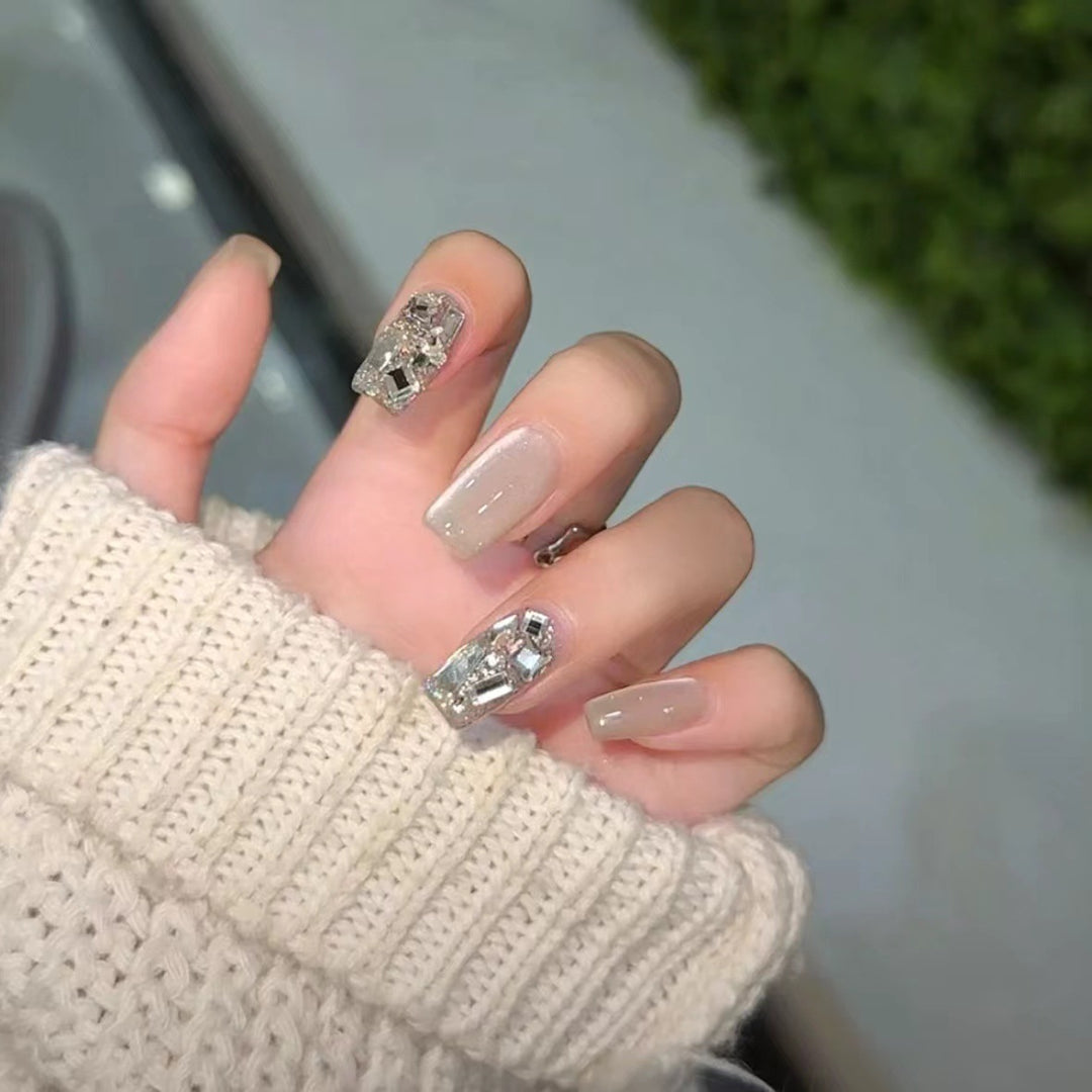 Dekoratives, kristallverziertes Press-On-Nagelset