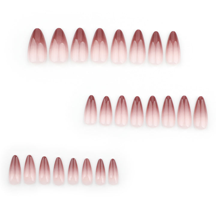 Kunstvolle Stiletto-Nägel mit elegantem Ombre-Design Karnz