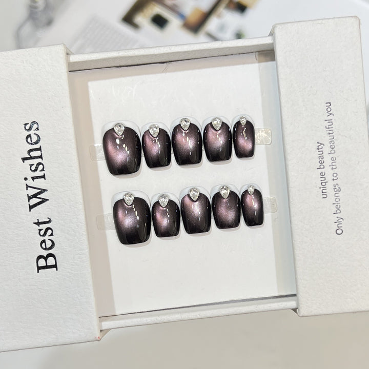 Elegante Gel Press-On Nagelset mit Strassdetails Karnz