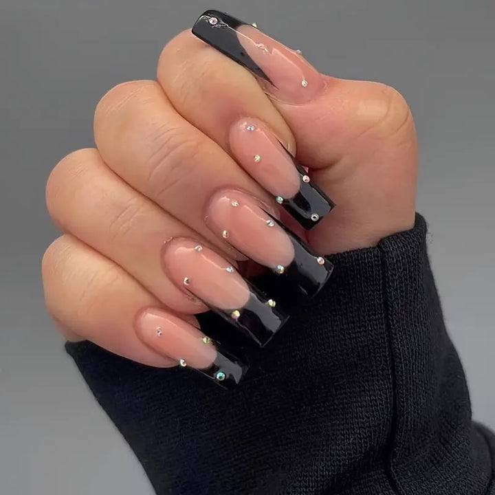 Kunstnagelset mit edlen 3D-Strassakzenten Karnz