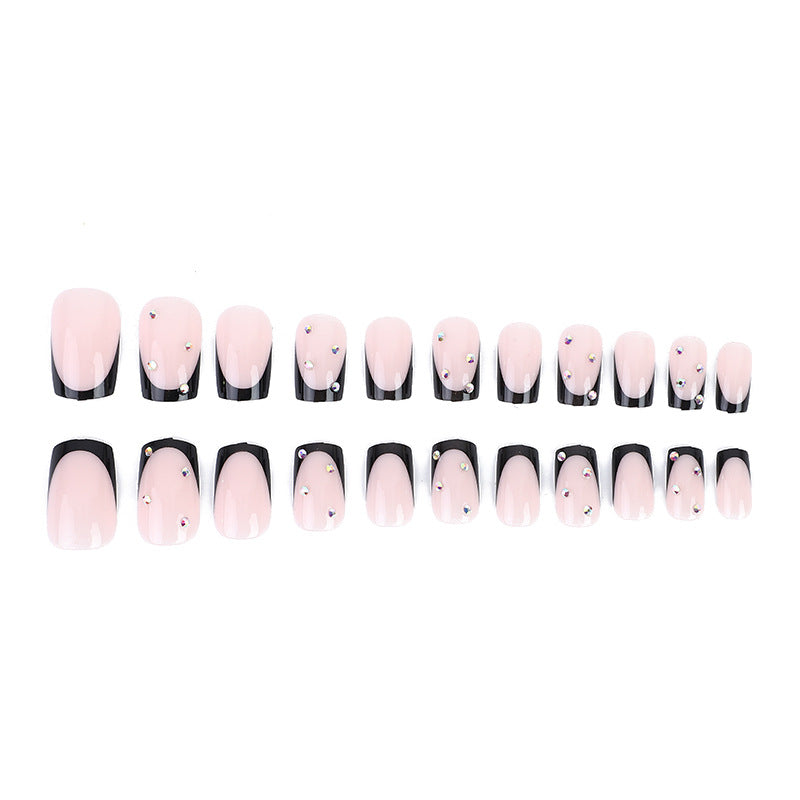 Elegantes Nagelkunst-Design-Set mit Strass-Akzenten
