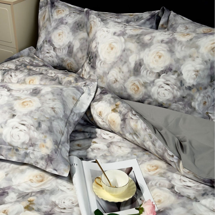 Satin-Bettwäsche-Garnitur mit zartem Blumen- und Schmetterlingsprint und Wendefunktion