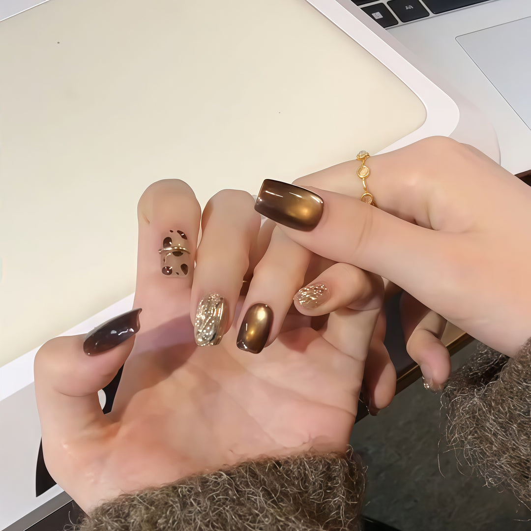 Glamouröse Kunstnägel mit Exklusiven Akzenten Karnz