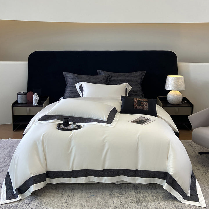Elegante Baumwoll-Satin-Bettgarnitur mit jacquardgewebter Kontrastbordüre
