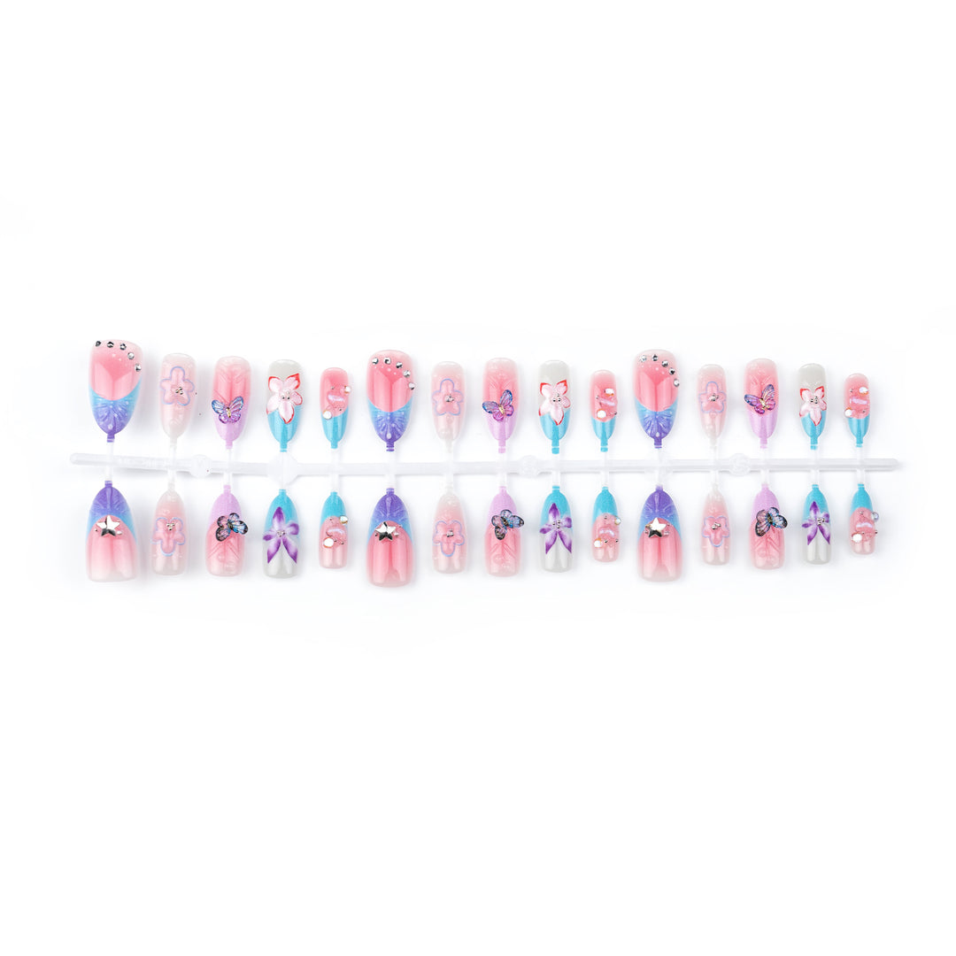 Dekoratives Press-On Nagelkunstset mit 3D-Designs