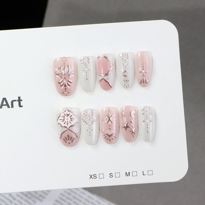 Elegantes Press-On-Nail-Art-Set mit kunstvollen Verzierungen Karnz