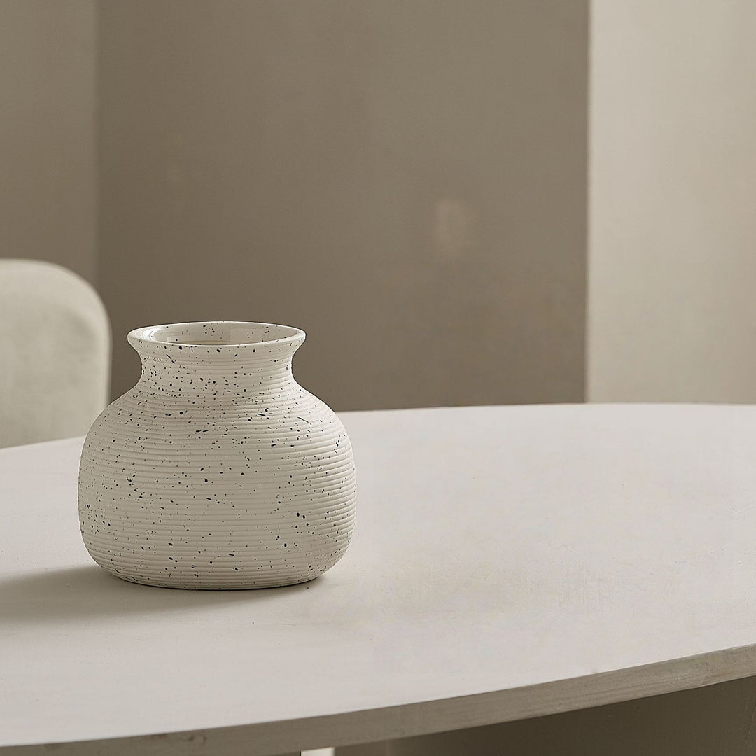 Elegante und Kunstvolle Keramikvase Karnz